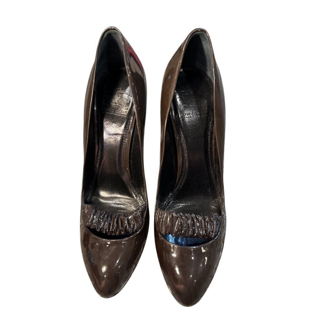 Burberry Patent Leather Brown Closed Toe Size 38 European Pre-Owned Good Cond